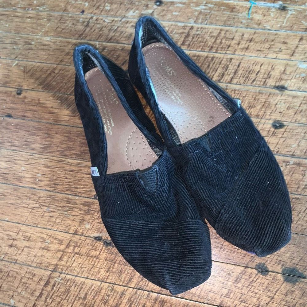 Tom’s black corduroy normcore comfortable size 7 slip on shoes